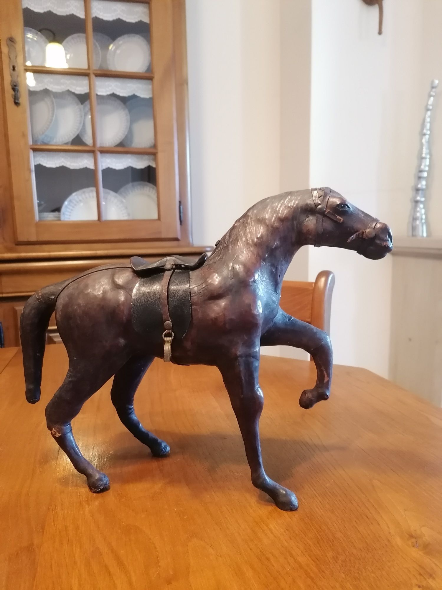 Cavalo castanho de decoração