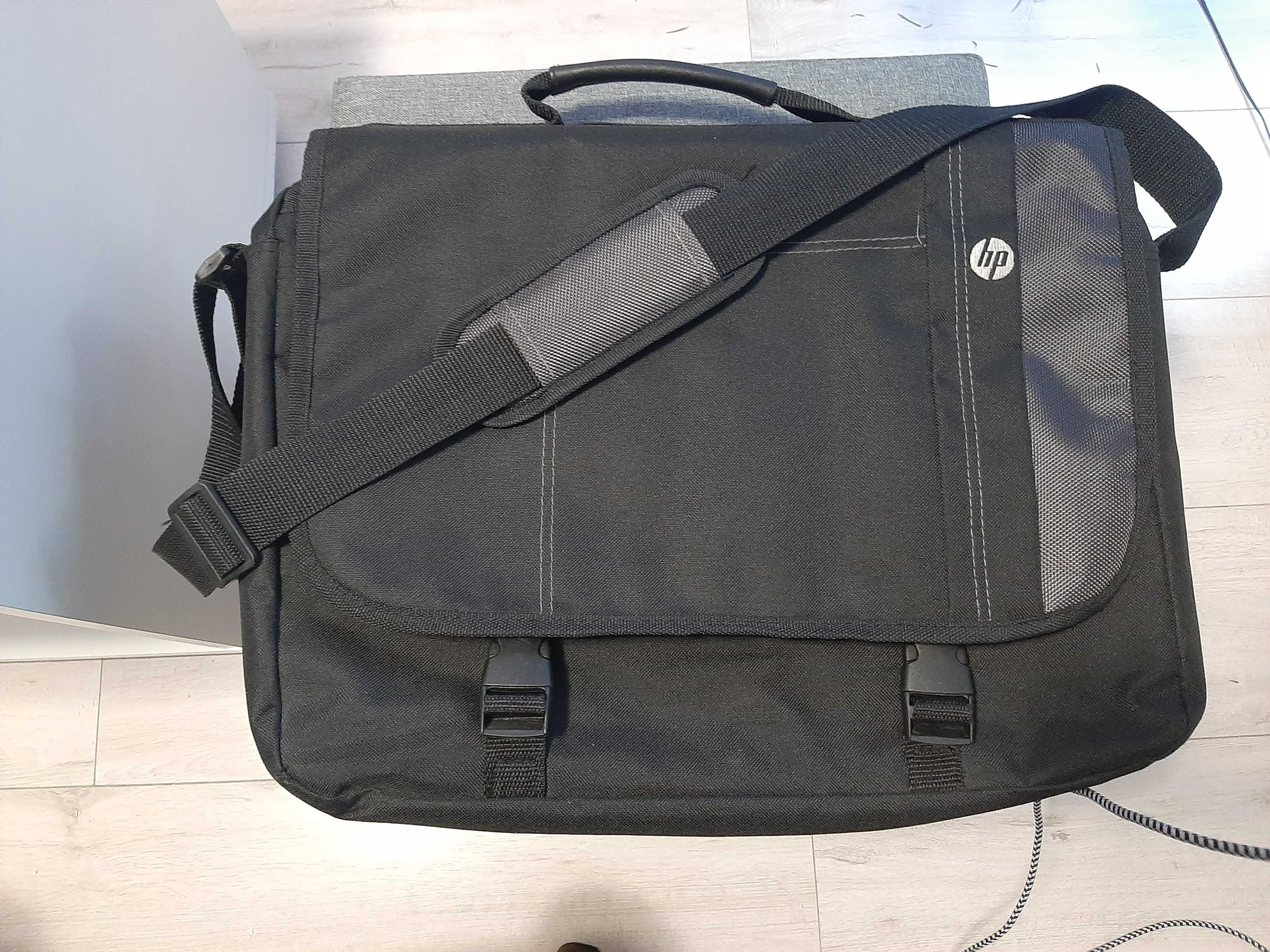Oryginalna czarna torba na laptopa 17"