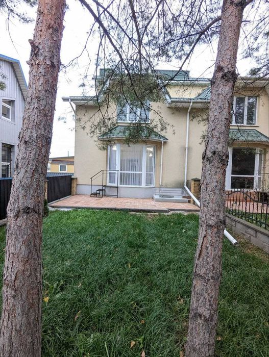 Оренда 2х кімнатну котеджного типу.