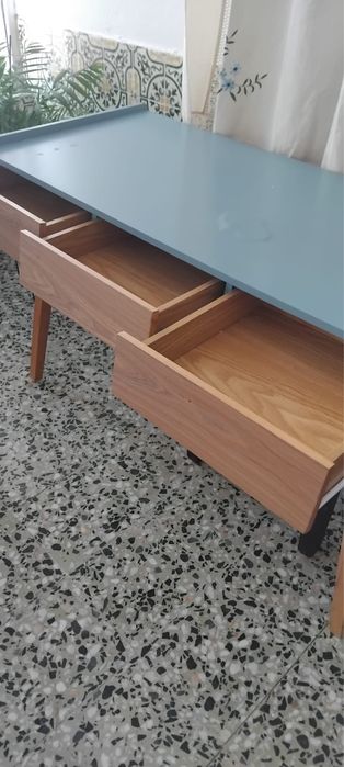 Mesa/consola com gavetas