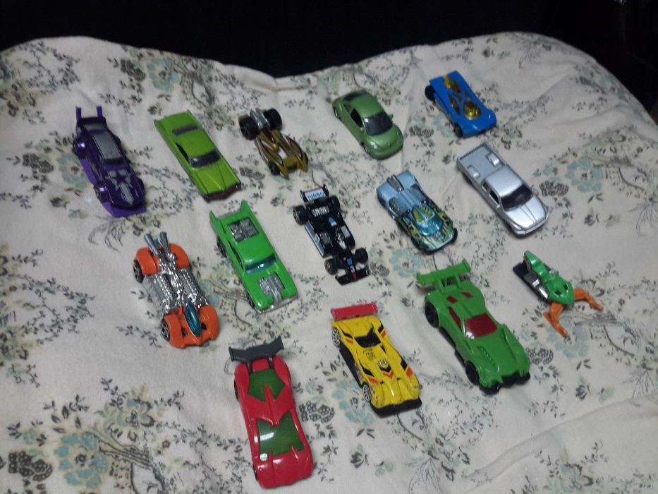 86 Carros miniatura majorette, hotwheel,welly, maisto