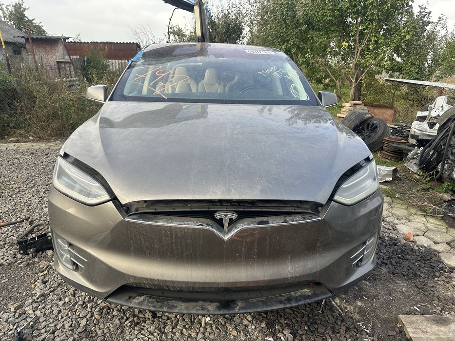 Розбирання, запчастини Tesla X