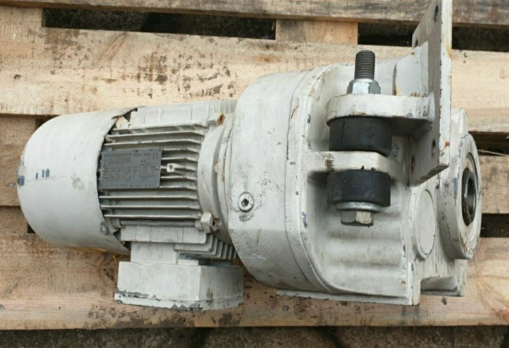 Motoreduktor prosty 8obr z silnikiem elektrycznym 1,1kw z hamulcem