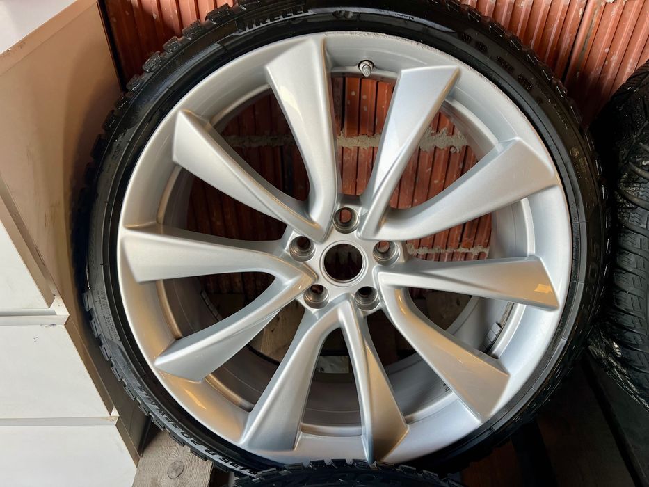 Koła zimowe TESLA 3 performance 20”, 5x114.3, 235/35R20, czujniki, kpl