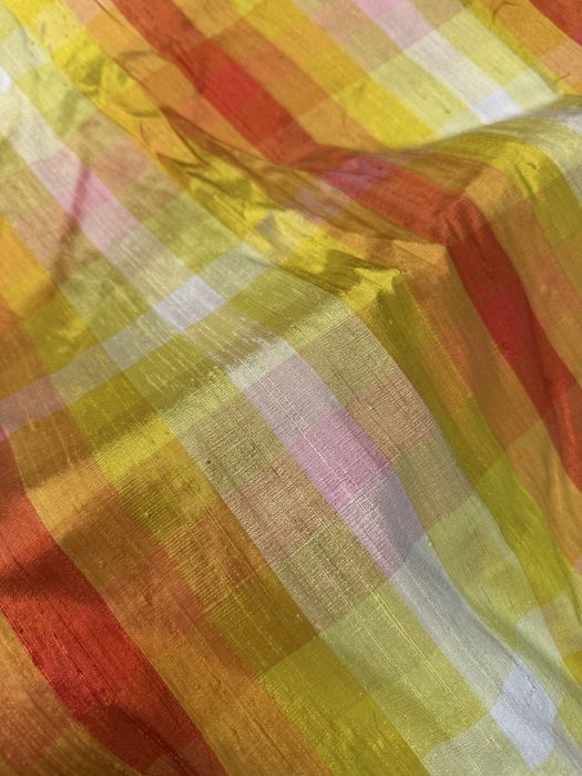 Шовк . Дивіться всі оголошення шиття