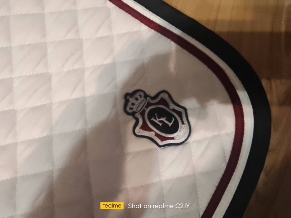 Biały czaprak kingsland stan bardzo dobry