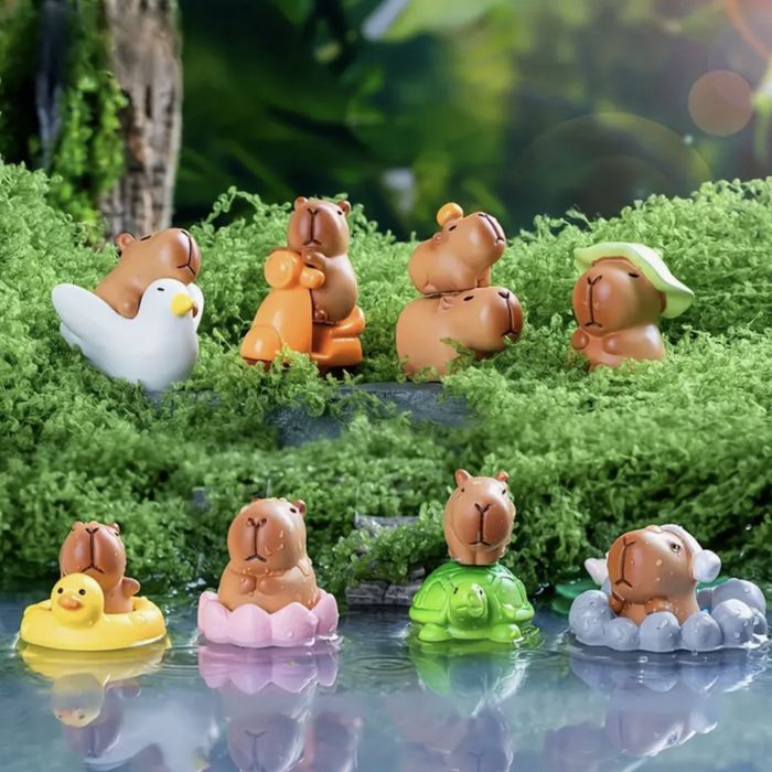 Капібара в асортименті: підвіси на телефон, фігурки адвент календаря