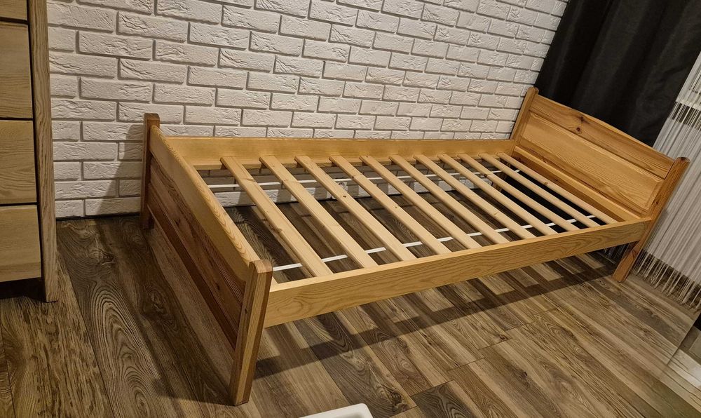 Łóżko drewniane 90x200 ze stelażem