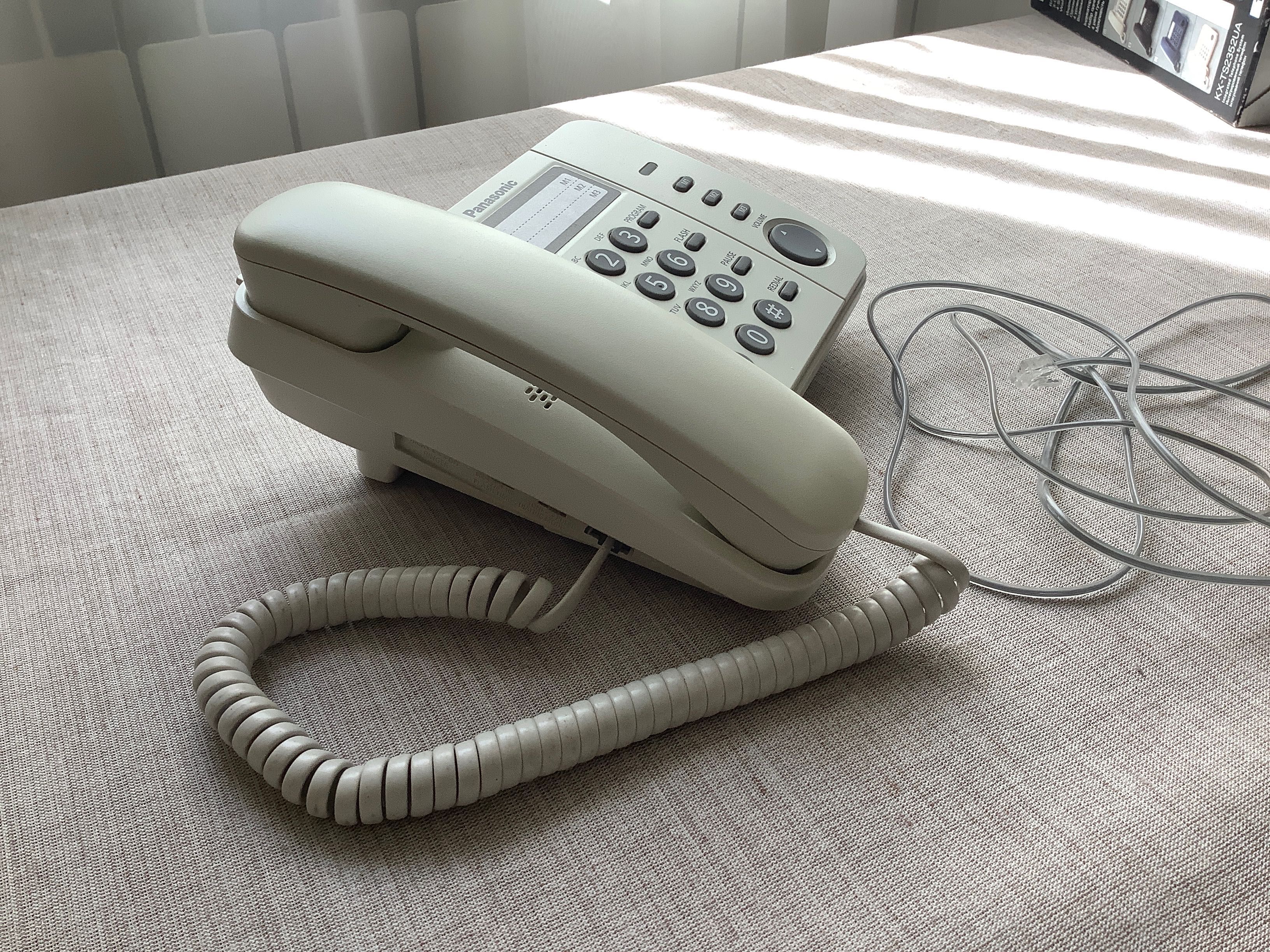 Телефон  Panasonic KX - TS2352UA