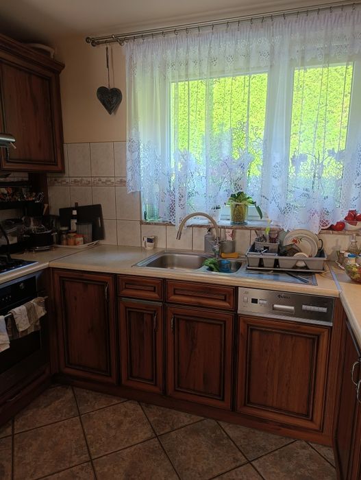 Sprzedam piękne meble kuchenne z ladą i wyposażeniem.