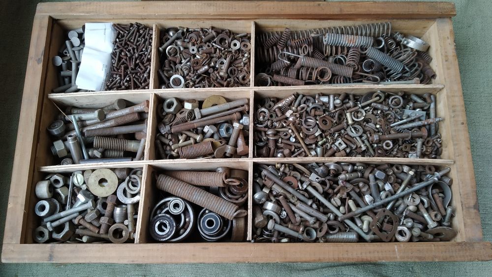 Ящік з метизами 22кг( болти та різне)