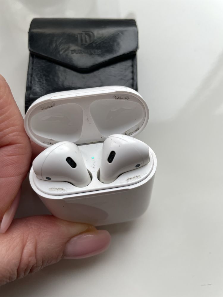 Apple AirPods 1 покоління