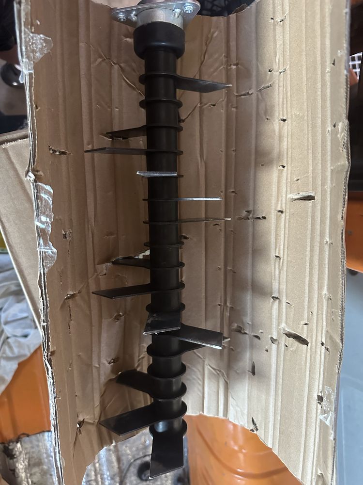 Aerator i wertykulator spalinowy