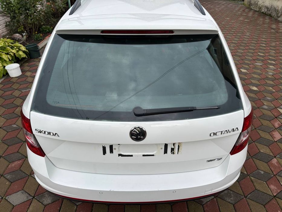 Ляда Кришка багажника Skoda Octavia A7 VRS Біла LF-9E 9P9P Рідна Фарба