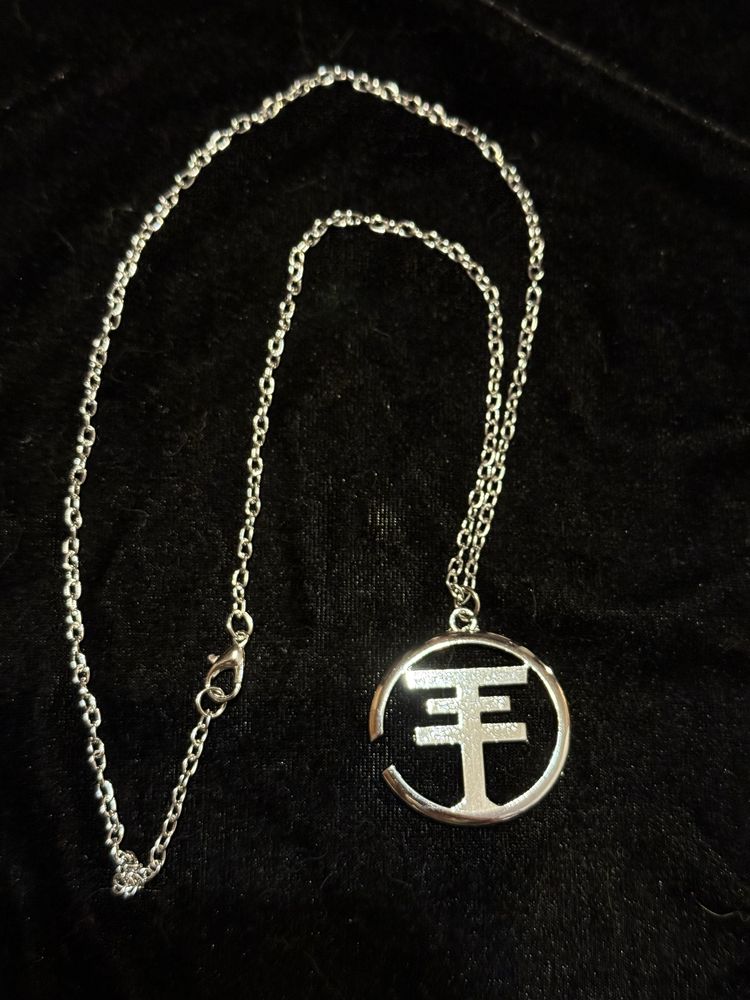 Naszyjnik łańcuszek z logo Tokio Hotel – srebrny