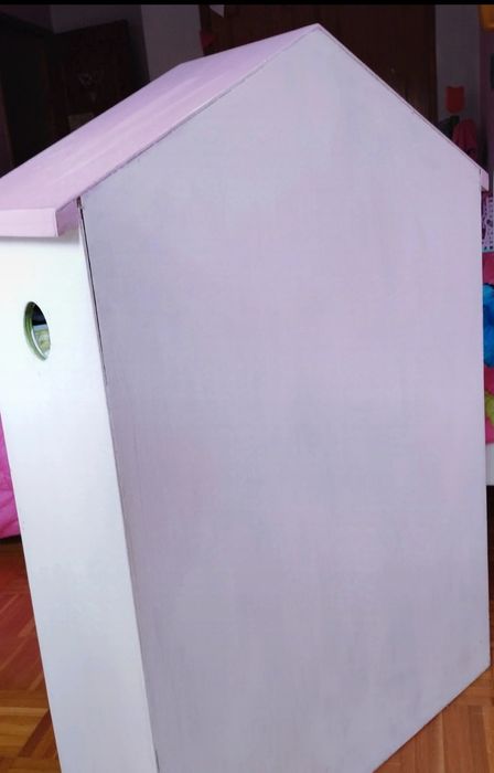 Casa de bonecas em madeira