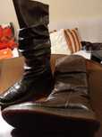 Trés pares de botas todas em pel  (castanha tam37/38 cada 15€s