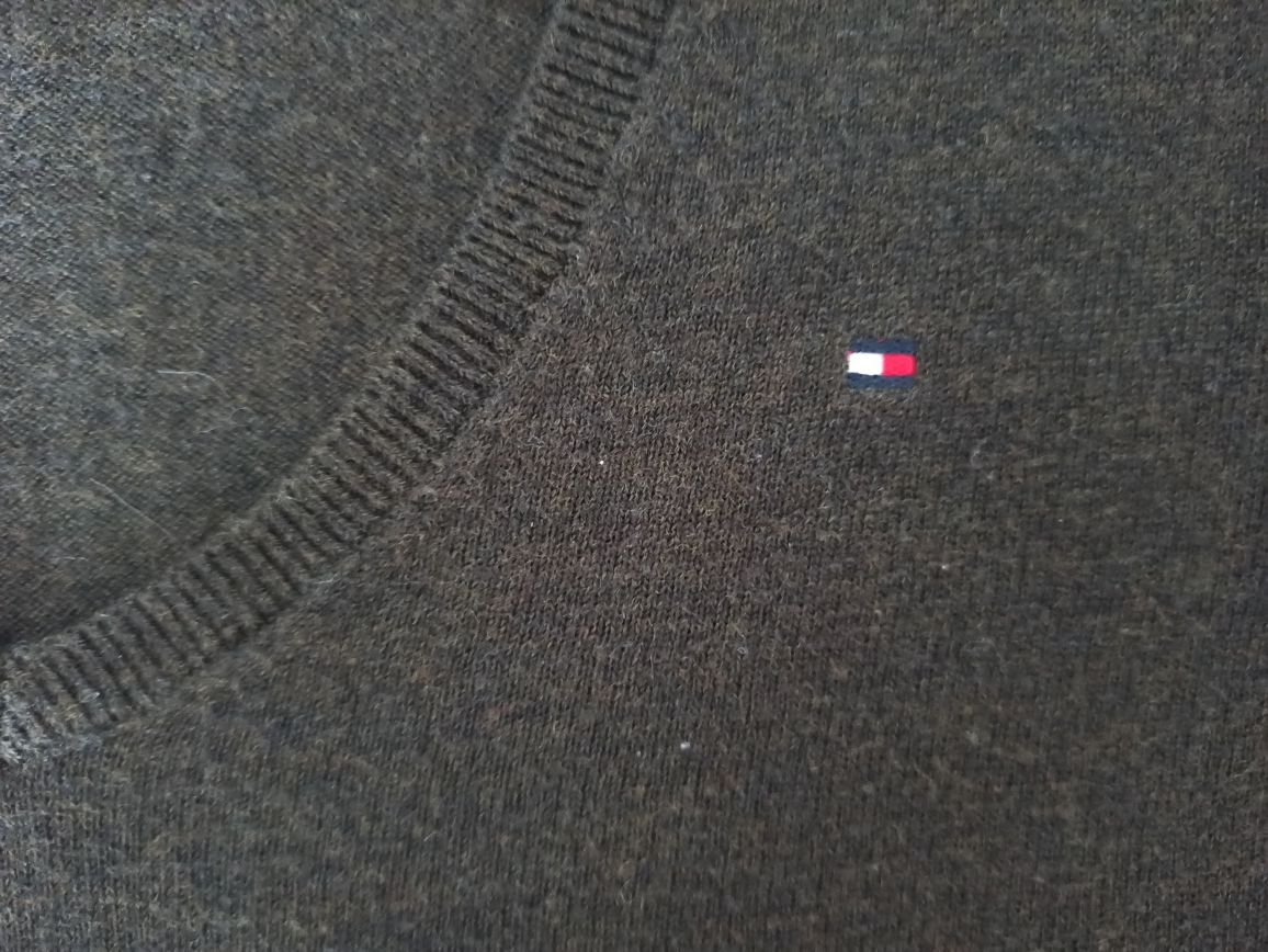 Sweterek Tommy Hilfiger w dekolt serek wełna bawełna