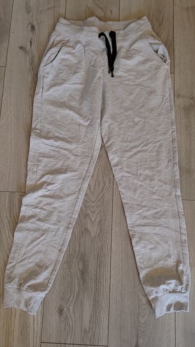 Sprzedam spodnie dresowe damskie roz 36