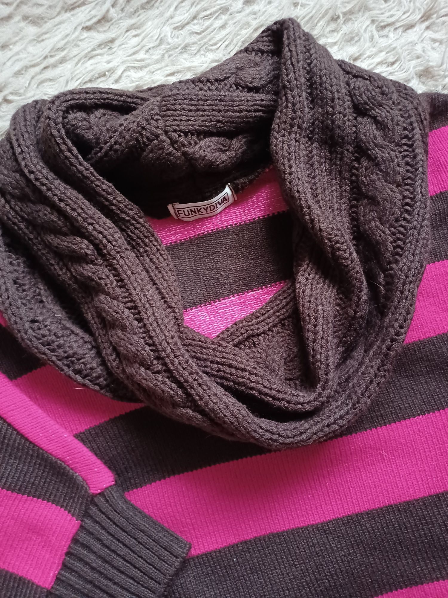 Gruby sweter z wywijanym golfem M/m