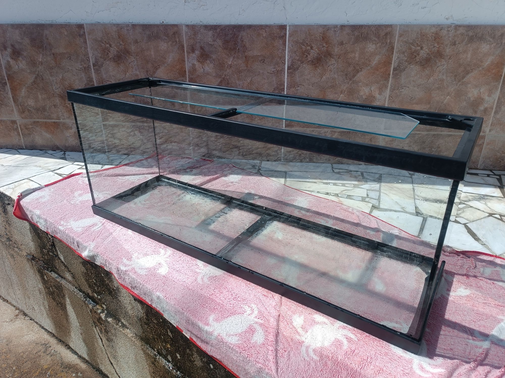 Aquário 120L - usado - com tampa de vidro