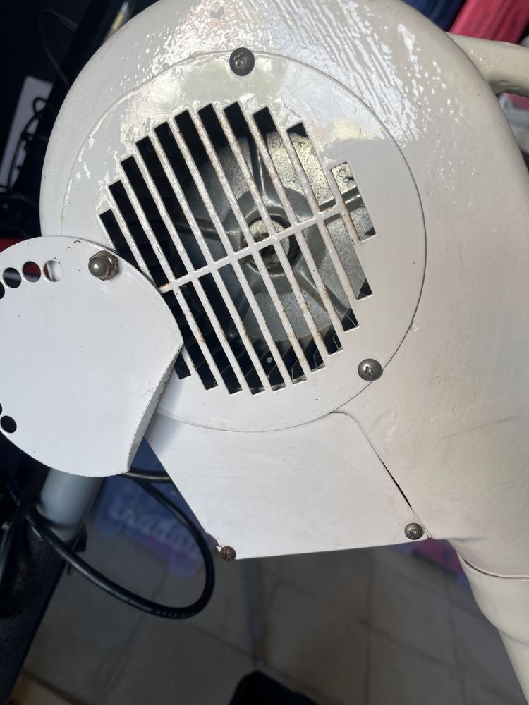 Edemco 7001 Grooming Secador de pé para secar pêlos de cães e gatos