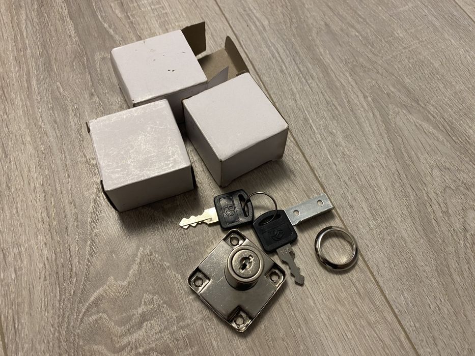 Замок врізний меблевий