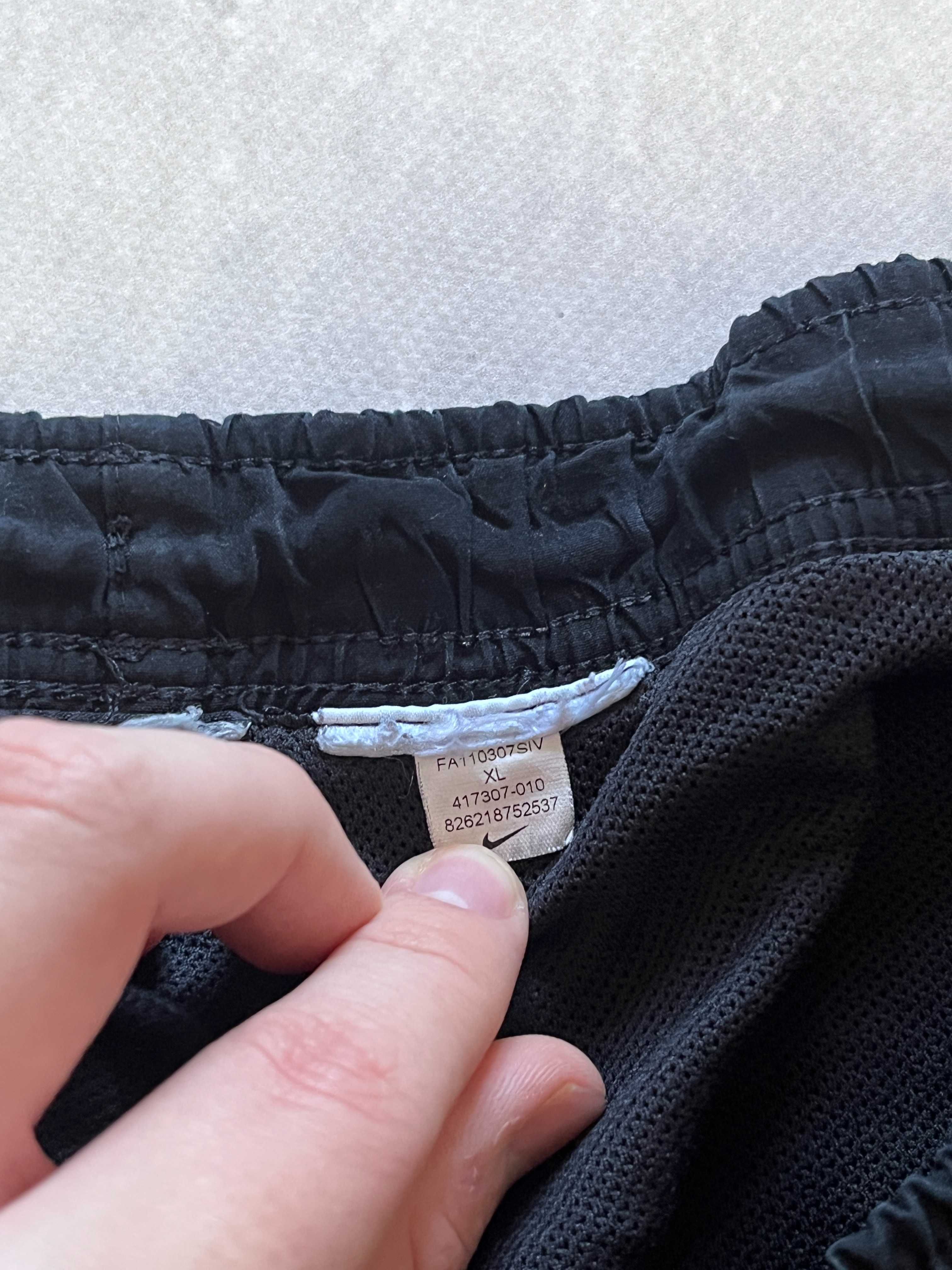 Czarne spodnie dresowe Nike / szelest / y2k baggy parachute trackpants