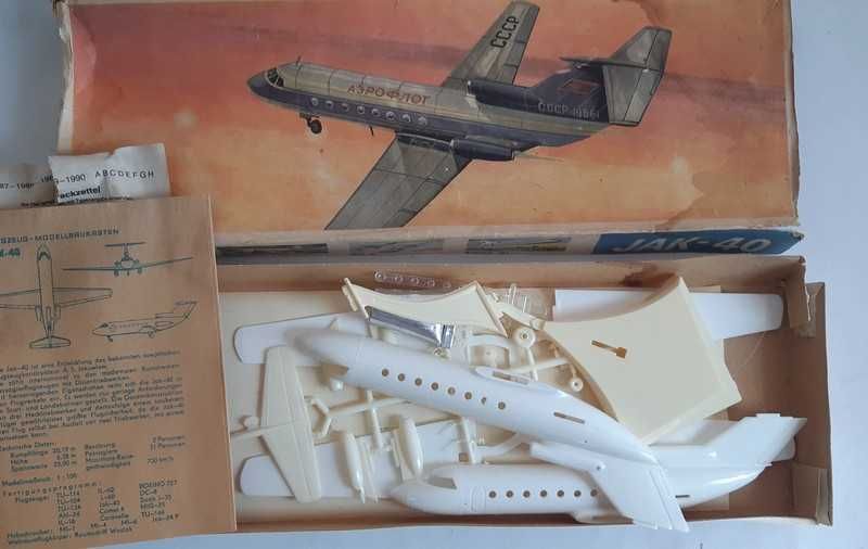 Модель самолета ВЭБ Plasticart, ЯК-40, JAK-40