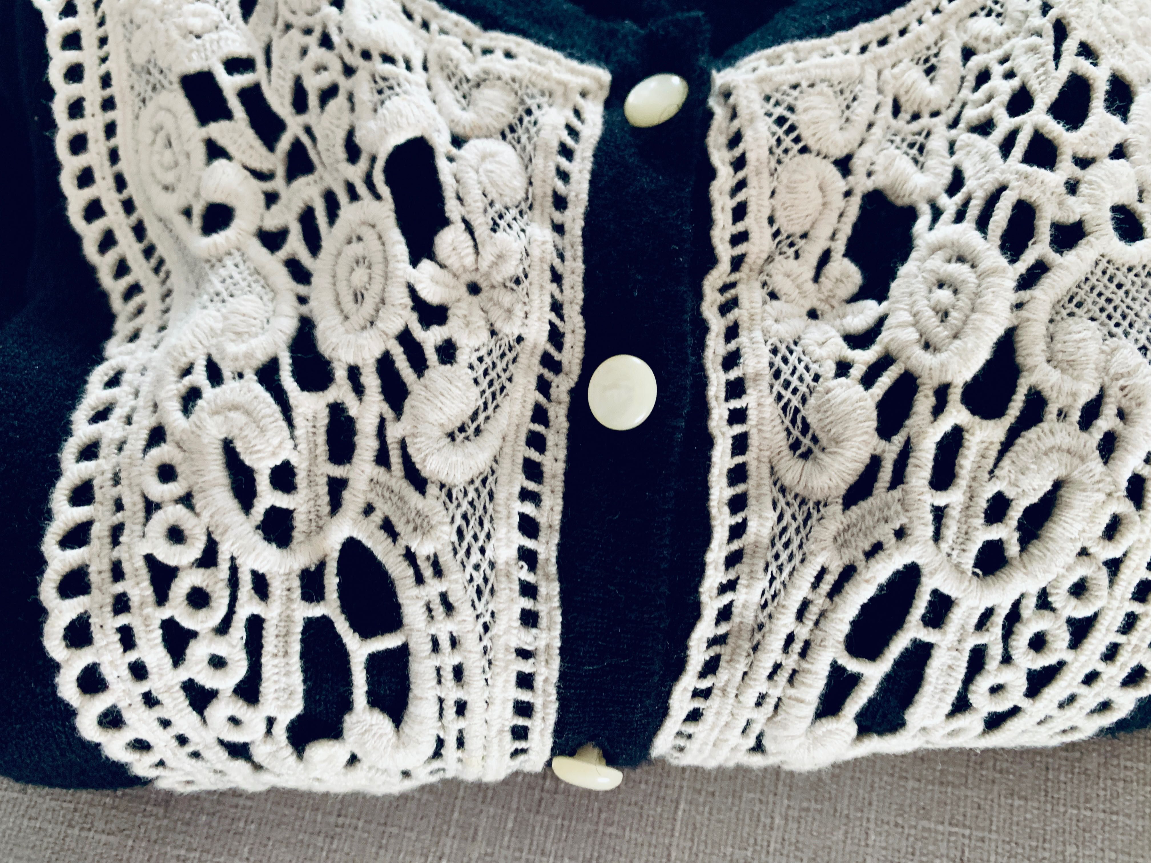 Czarny sweter z ażurowym zdobieniem – Marks & Spencer 12 40 boho