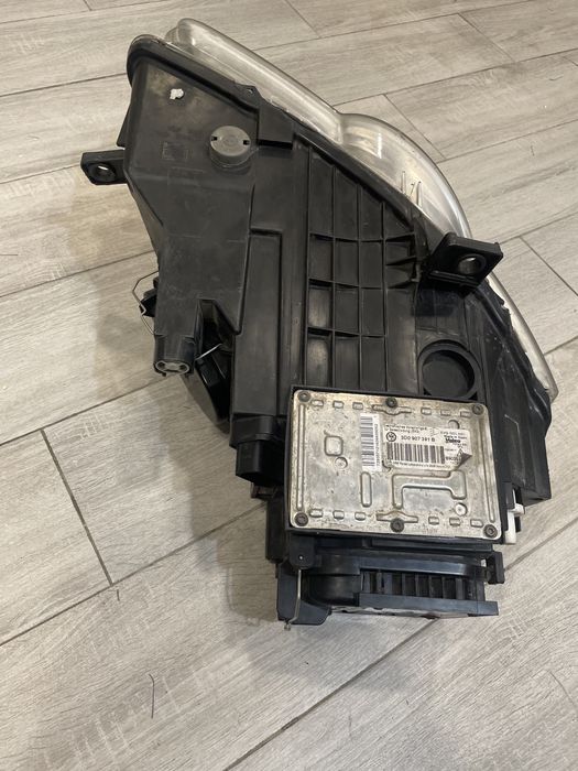 Фара пассат б6 ксенон ліва