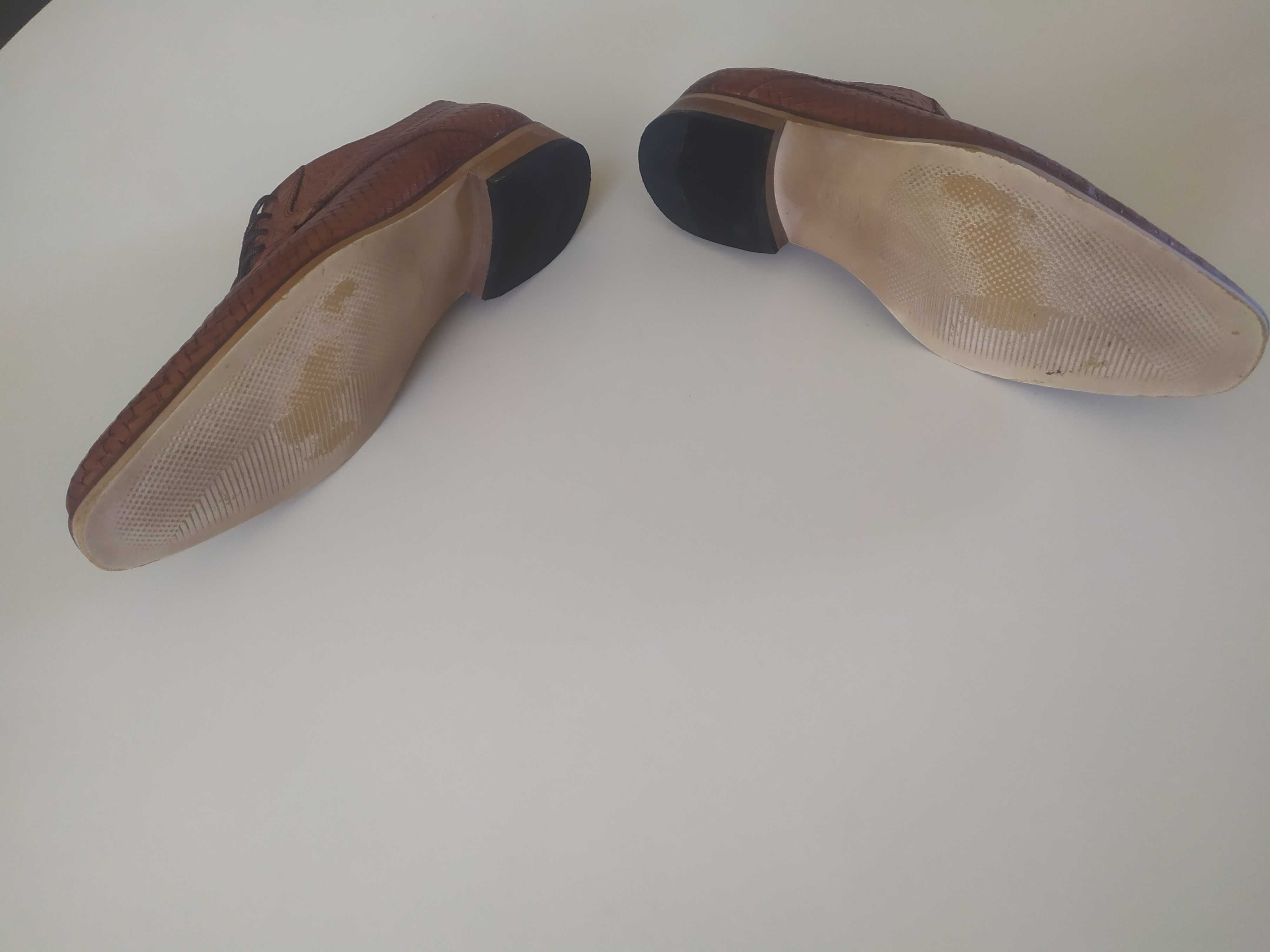 Sapatos em pele como novos