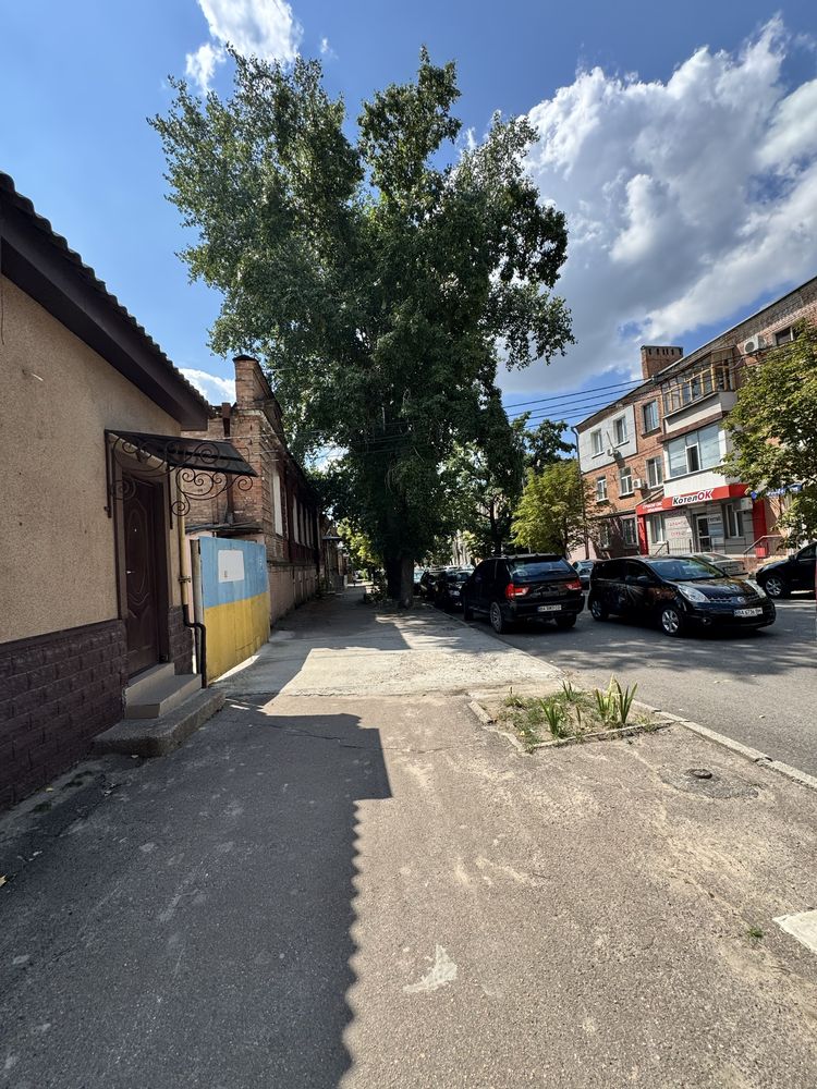 Здам комерційне приміщення, 430 кв.м. + 80 кв.м. підвал,в центрі міста