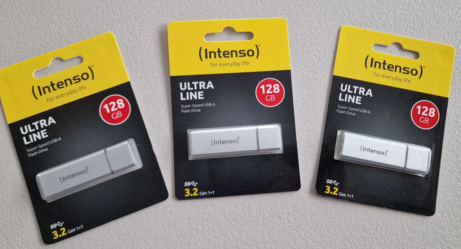 Флешки 128Gb  і 32Gb