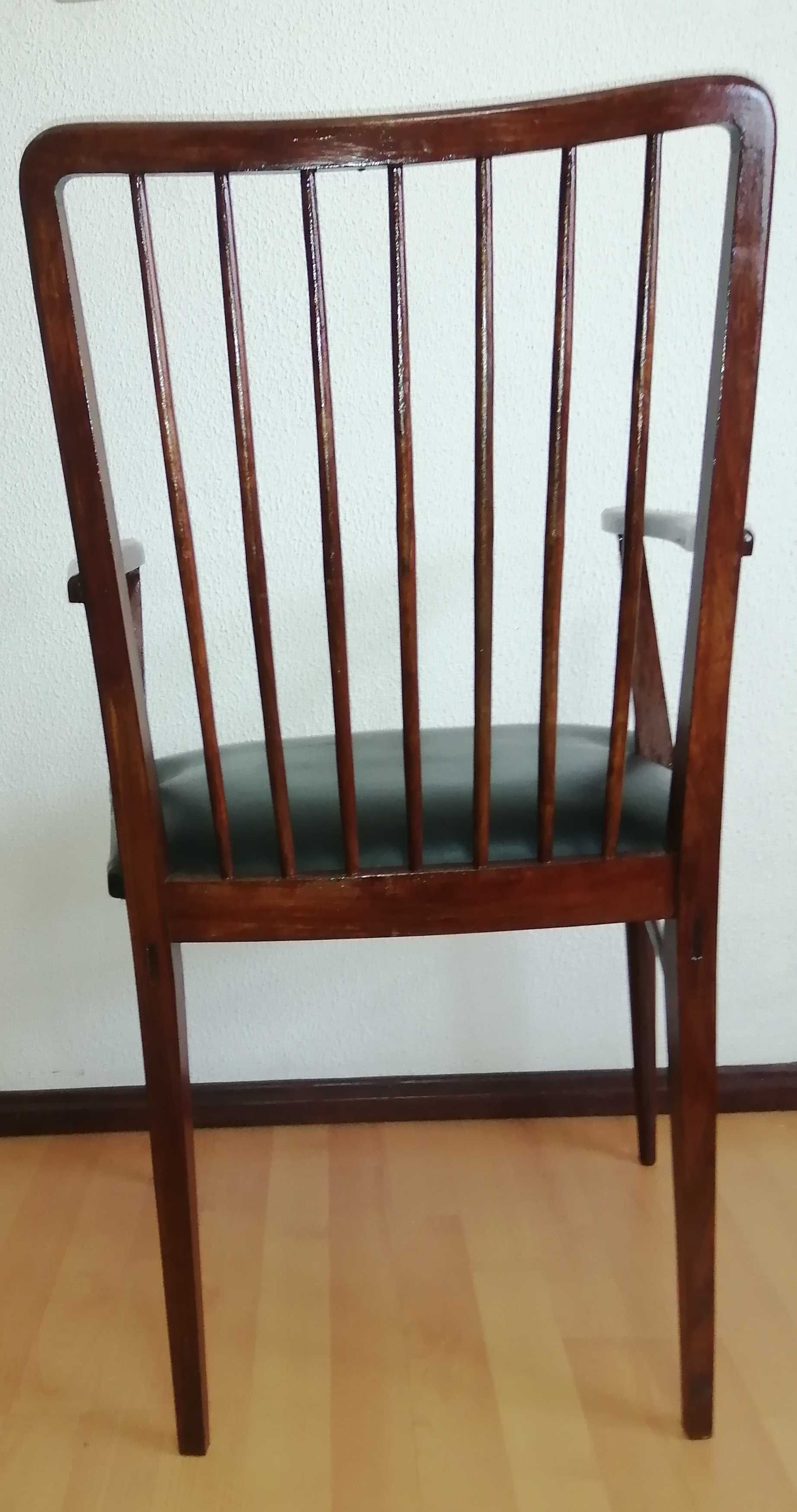 Cadeirão antigo almofadado