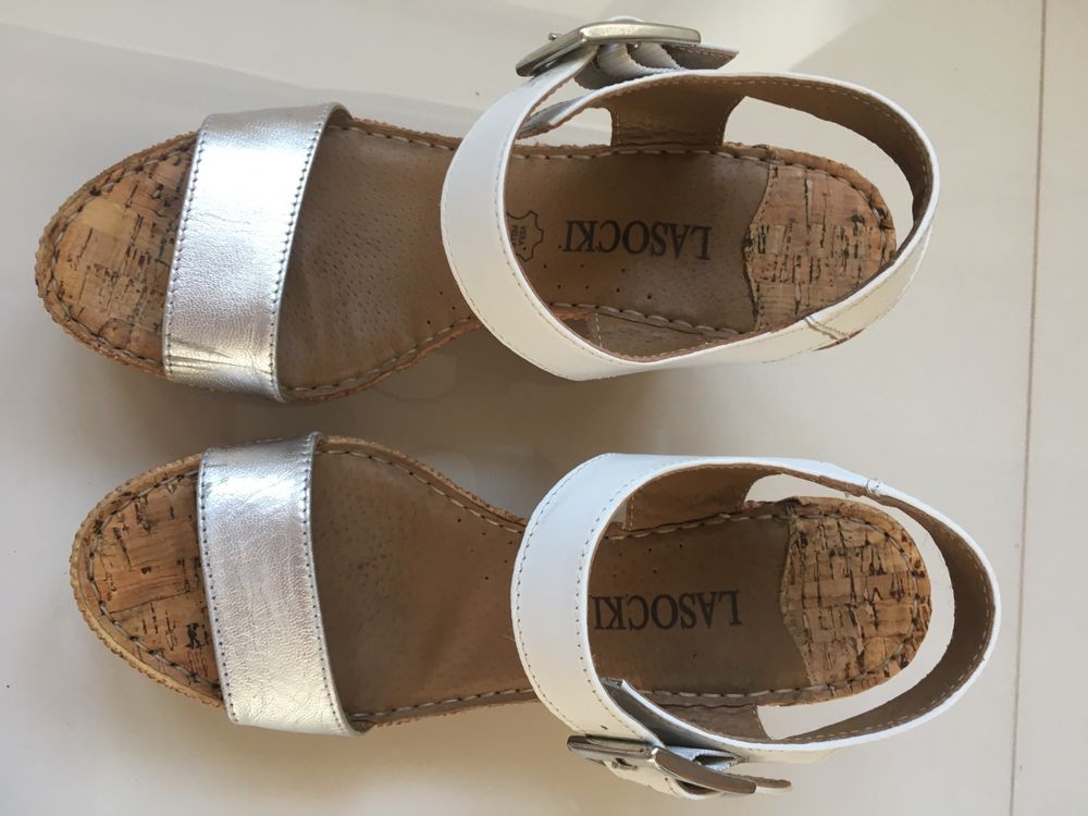 Buty na korkowej koturnie CCC r.39