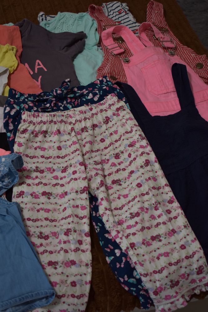 Одяг для дівчинки 2-3 роки ( штани, футболки, комбінезони)