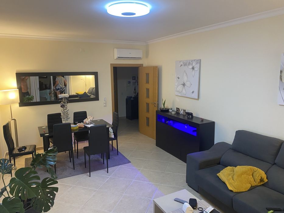 Apartamento com piscina e garagem