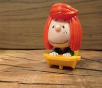 McDonald's figurka Peppermint Patty z bajki Fistaszki The Peanuts 2015
