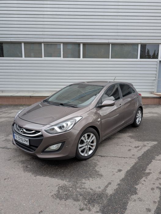 Терміново продам автомобіль Hyundai i30 1.4 2012 дизель механіка