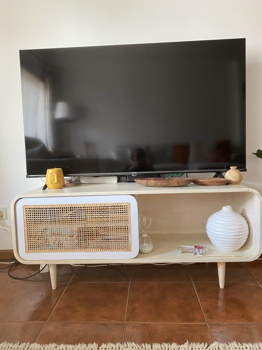 Móvel de TV em madeira macia