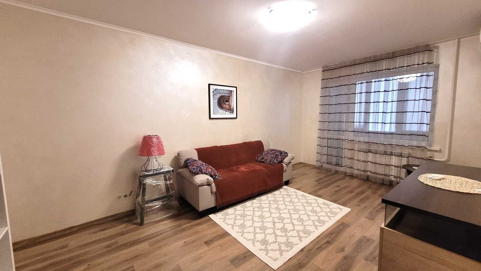 Продам 2 комнатную квартиру. Центр Таирова. Капремонт, мебель, техника