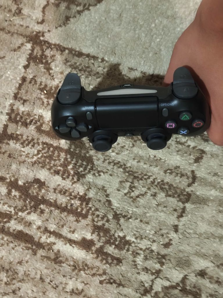 Pad od ps 4  można podłączyć go do laptopa lub komputera