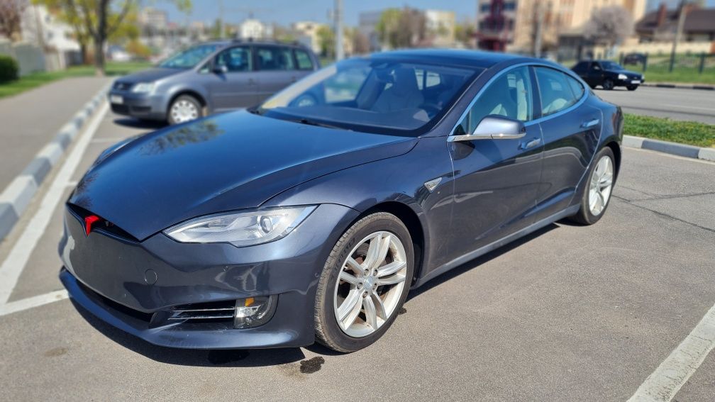 Tesla Model S 2015