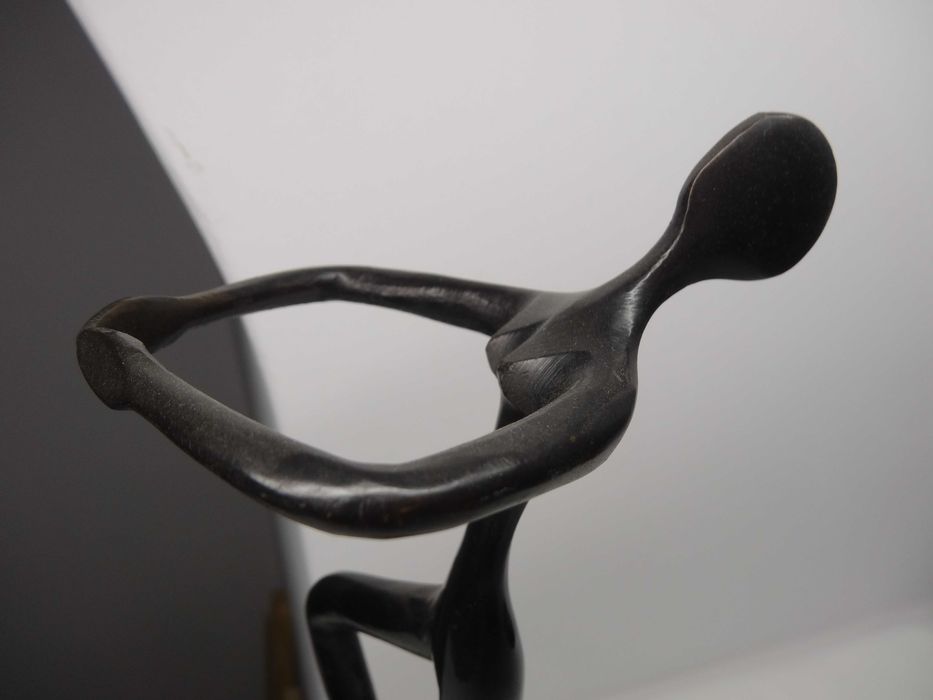 Figura z brązu projektu Bodrul Khalique