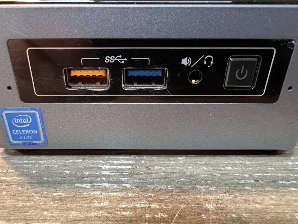 Міні кмпʼютер Nuc Intel