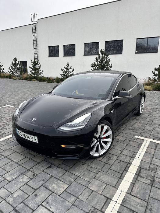 Tesla model 3 performance