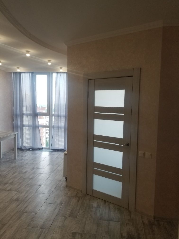 Новенька однокімнатна (євродвушка) комфорт класу