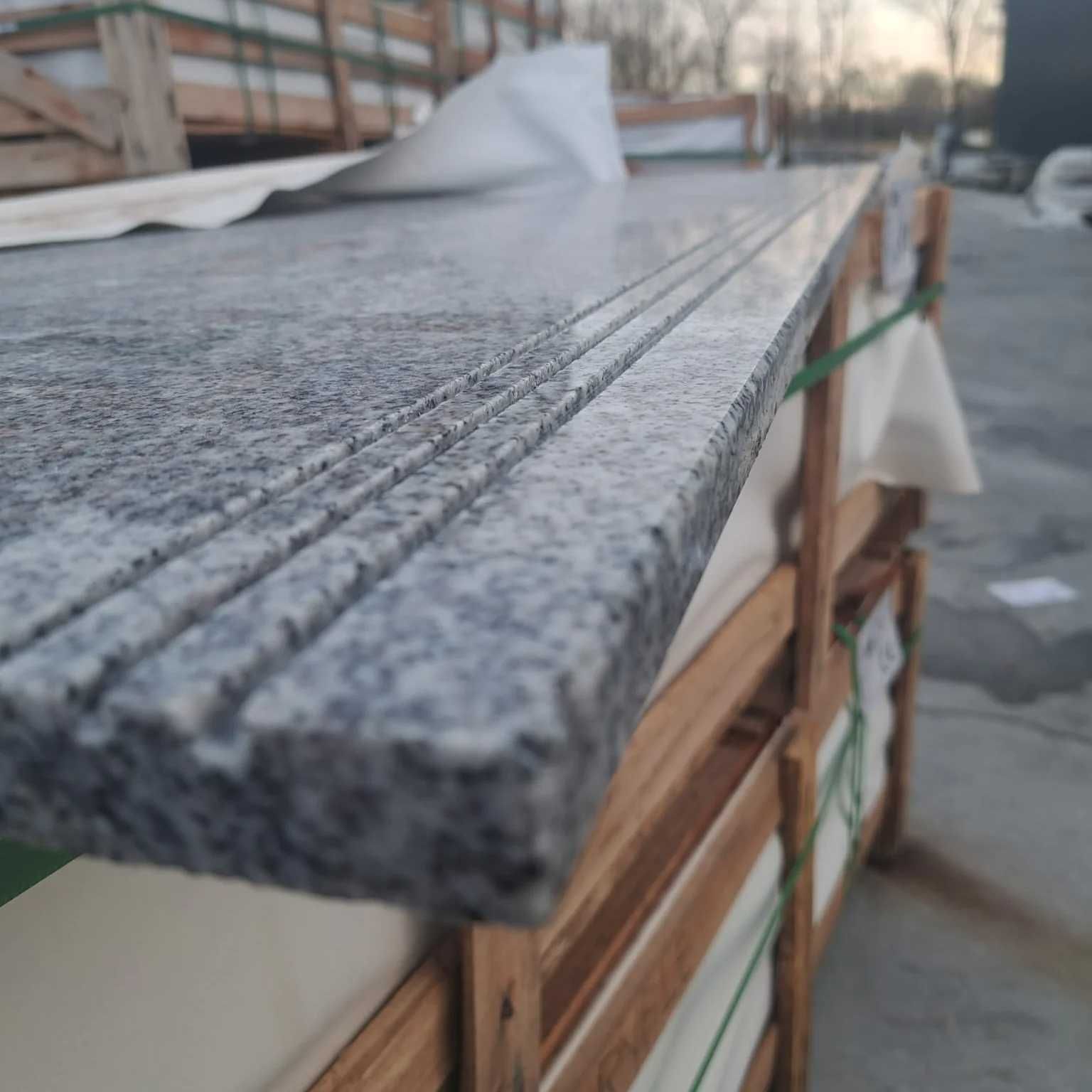 Stopnica Granitowa Szara, Polerowana, Ryflowana, 150x33x2, Antypoślizg