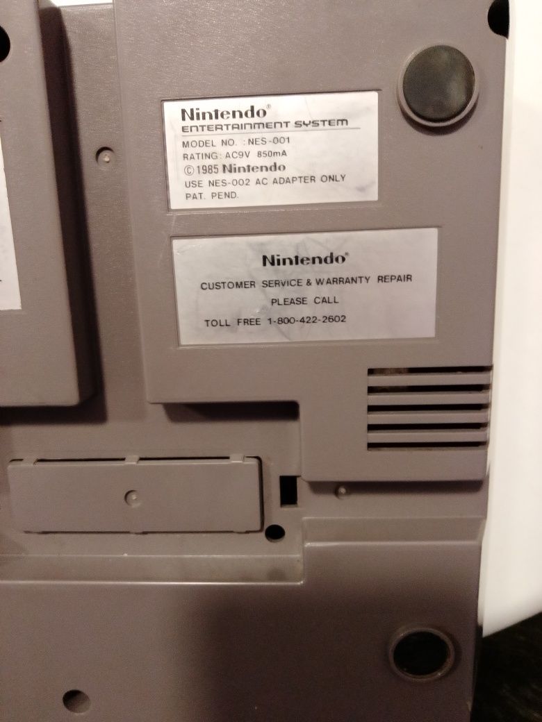 Nintendo Entertainment System NES-001.